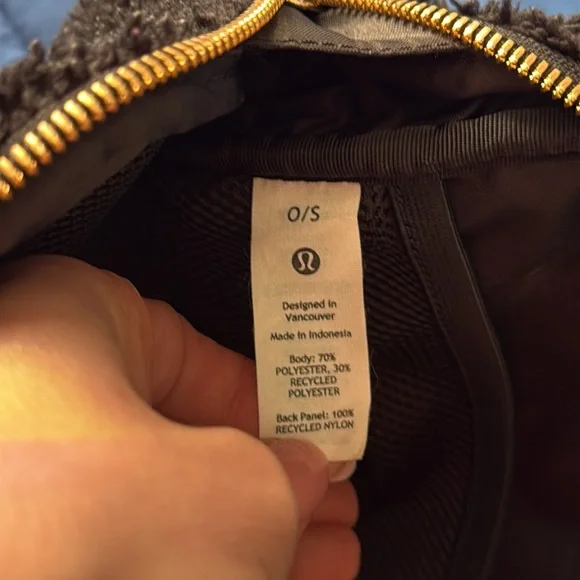 SOLD OUT Lululemon Everyday Belt Bum Bag Fleece 2L in Black & Gold! - Picture 9 of 10